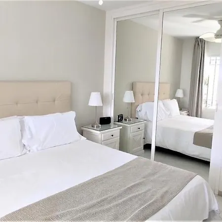 Quiet 2 Bedroom Apartment-sleeps Up To 6 公寓 米哈斯