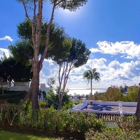 Quiet 2 Bedroom Apartment-sleeps Up To 6 *