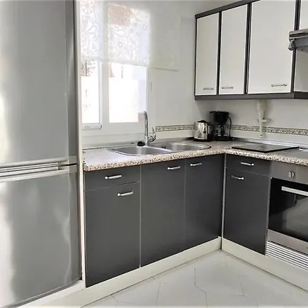 Quiet 2 Bedroom Apartment-sleeps Up To 6 公寓 *